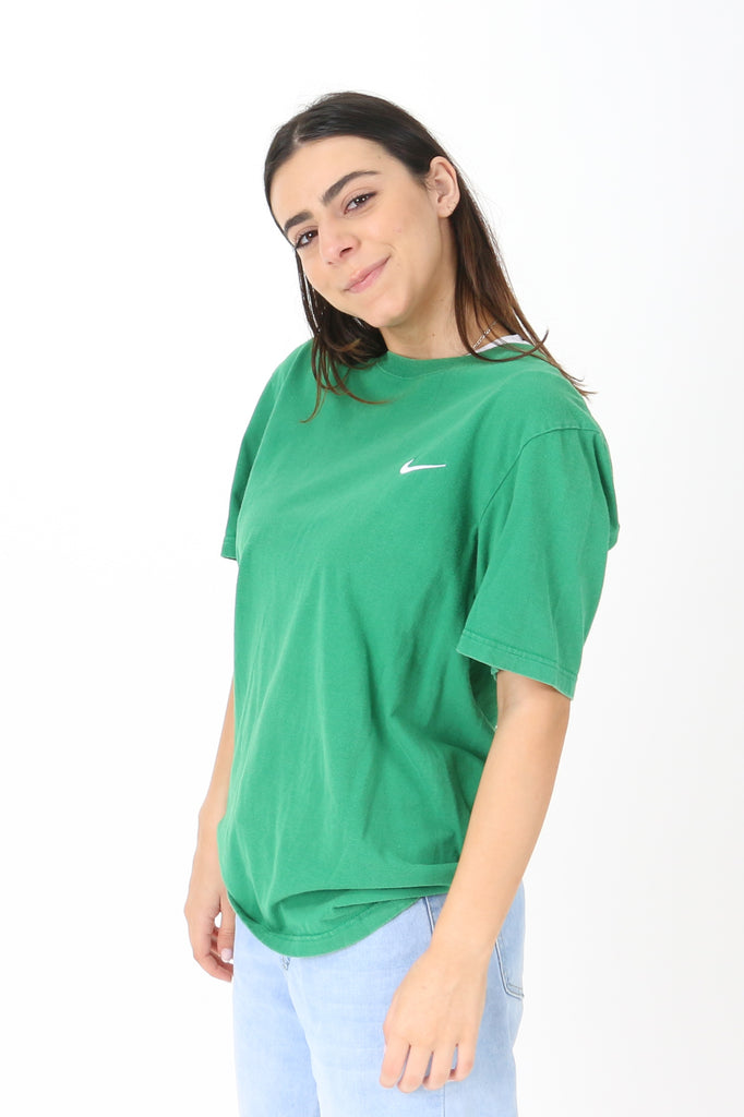 BRANDED SPORTS Vintage Nike Embroidered Logo Tee M